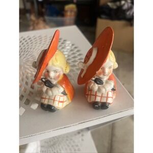 Vintage Japan Girls In Big Orange Hats And Umbrella Salt and Pepper Shaker Japan